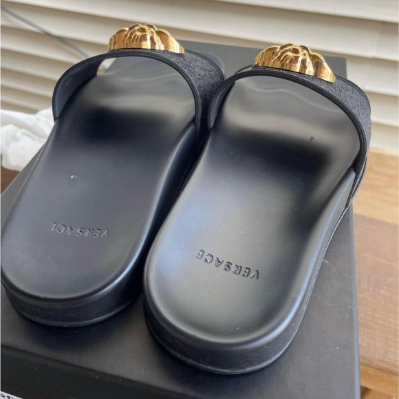VERSACE POOL SLIDES - Picture 4 of 6